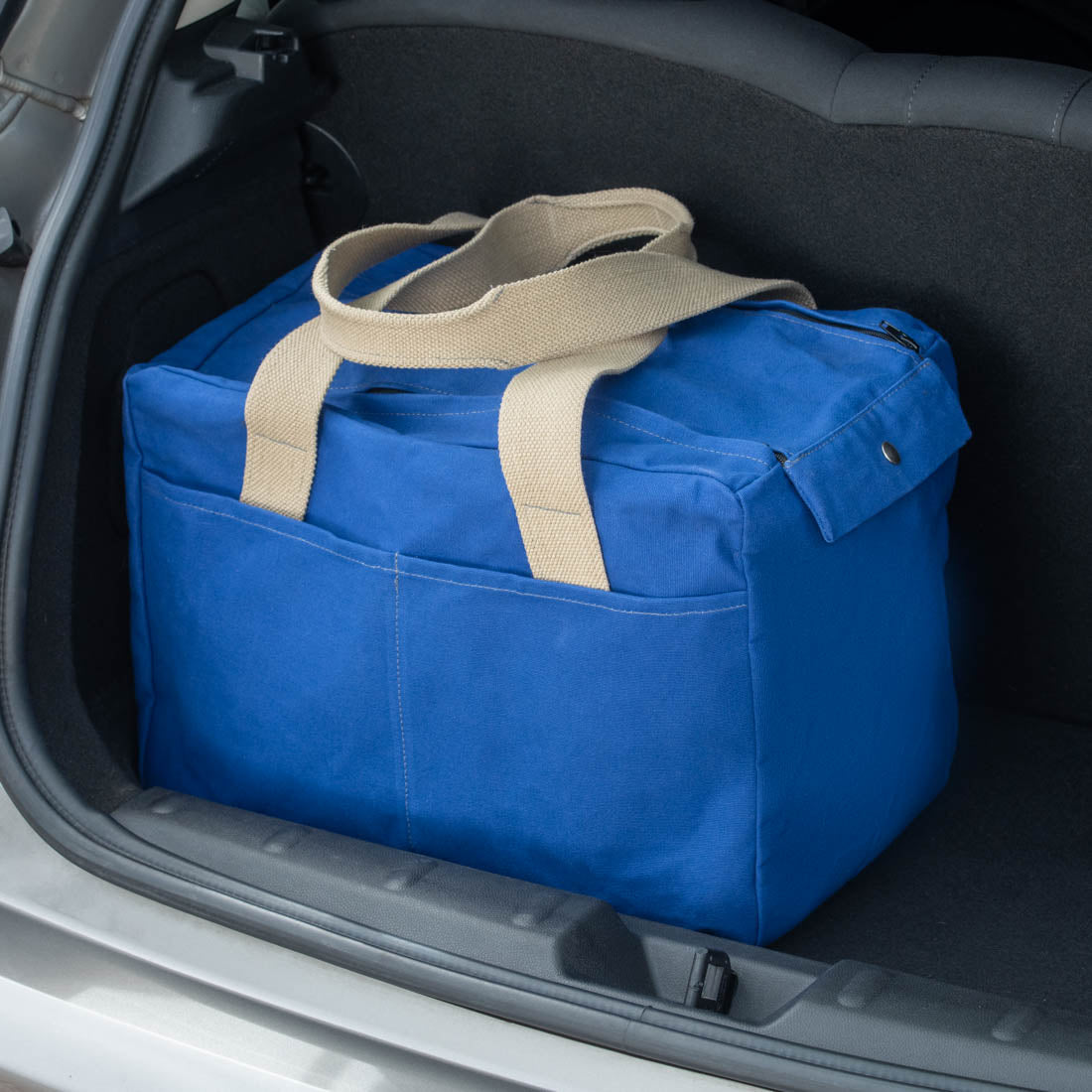 Cobb Canvas Cabin bag shown in blue. Ideal as a weekend or overnight travel bag.