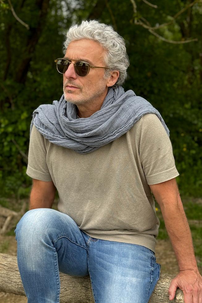 Man wearing a Couleur Chanvre natural hemp scarf in a light blue colour.
